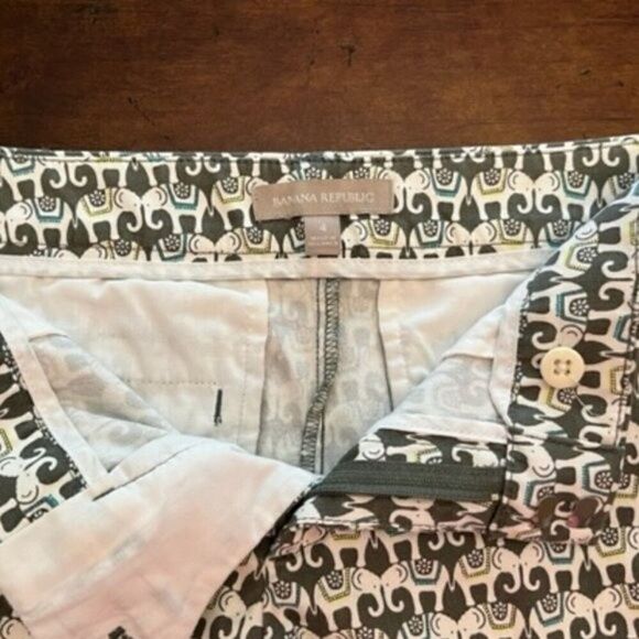 Banana Republic Shorts with elephants - Olive Green Size 4 - Picture 5 of 5